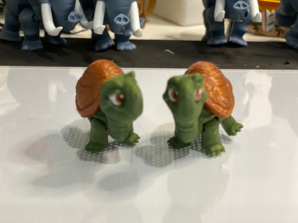3D Printed Articulated Turtle Figurines – Handmade Poseable Desk Decor – Set of 2 Miniatures