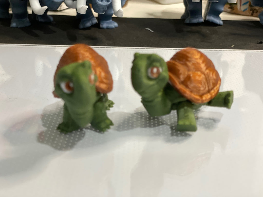 3D Printed Articulated Turtle Figurines – Handmade Poseable Desk Decor – Set of 2 Miniatures