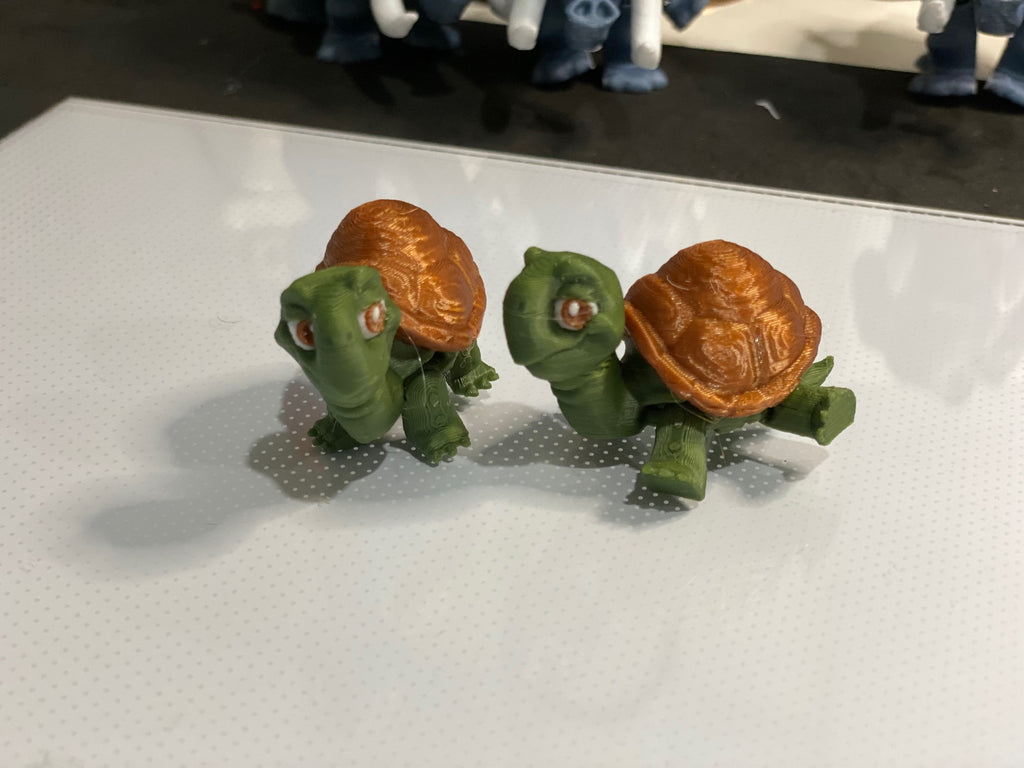 3D Printed Articulated Turtle Figurines – Handmade Poseable Desk Decor – Set of 2 Miniatures