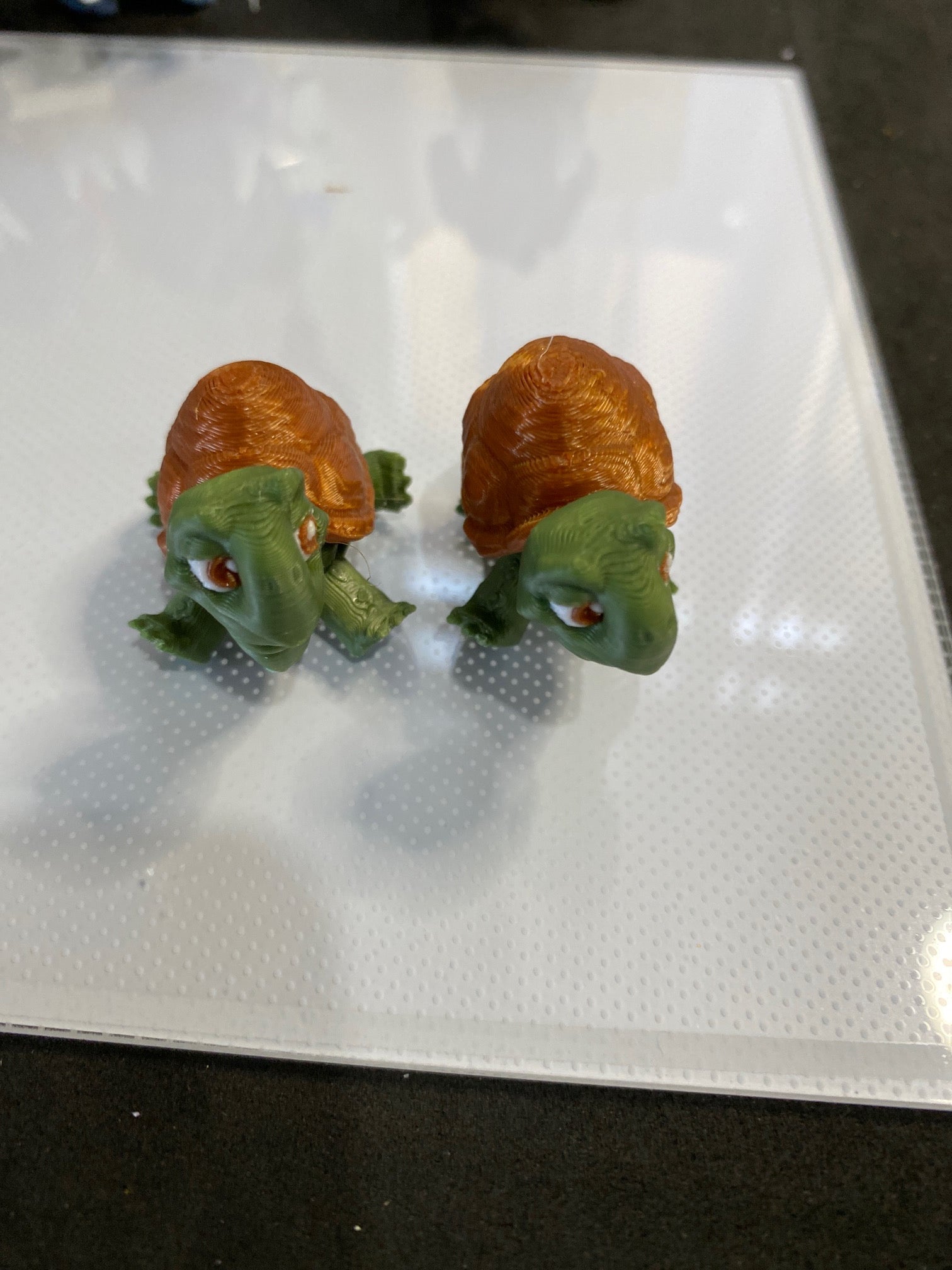 3D Printed Articulated Turtle Figurines – Handmade Poseable Desk Decor – Set of 2 Miniatures